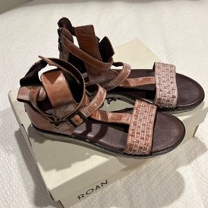 ROAN, leather cognac/ brown with a whitewash, size 8.5